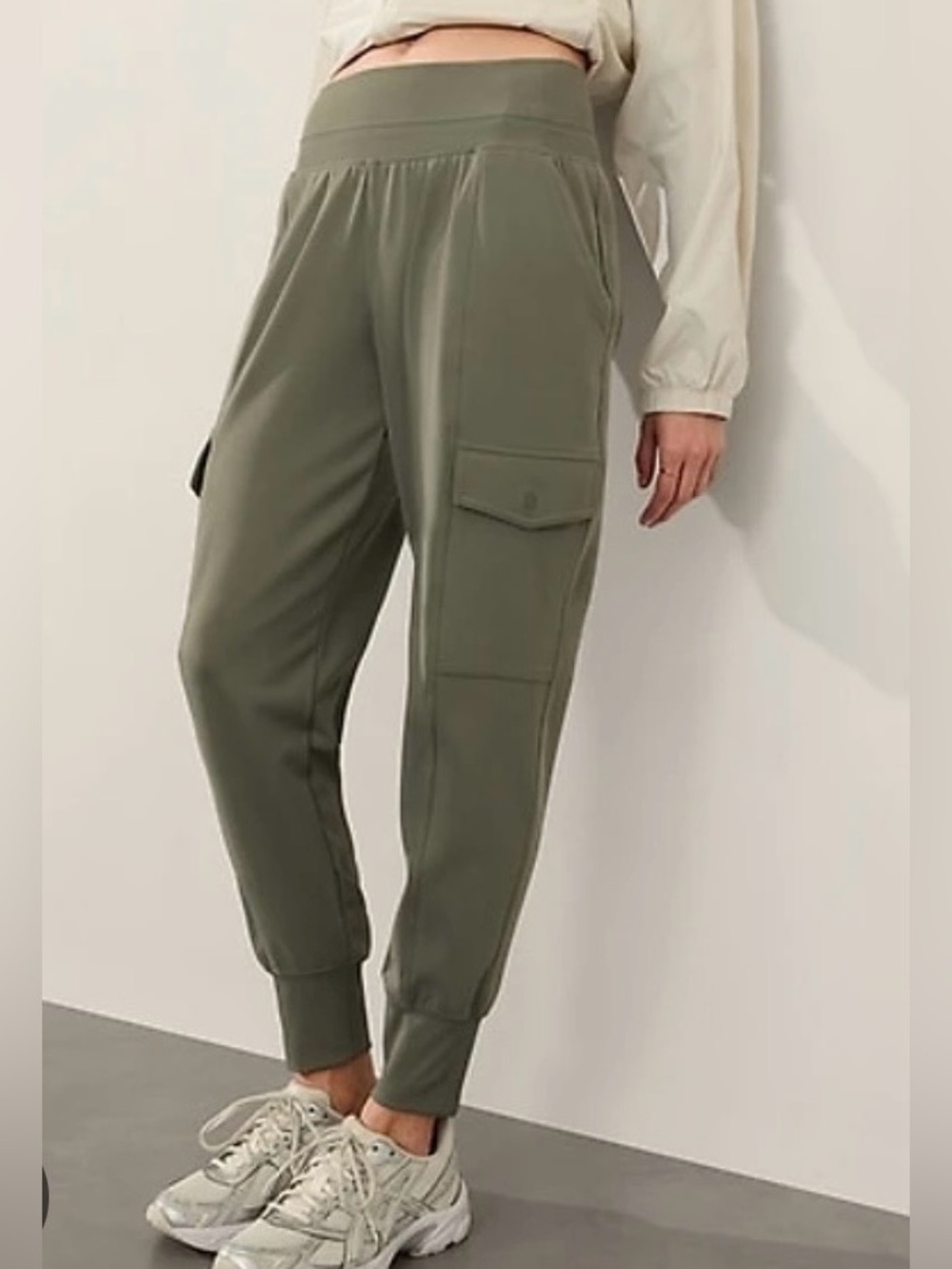 Athleta Venice High Rise Cargo Jogger Sz M Moss Sculptek Light All-way Stretch